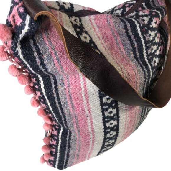 Oversized, large 'carpet' or tapestry style bag with pompoms - Picture 5 of 13